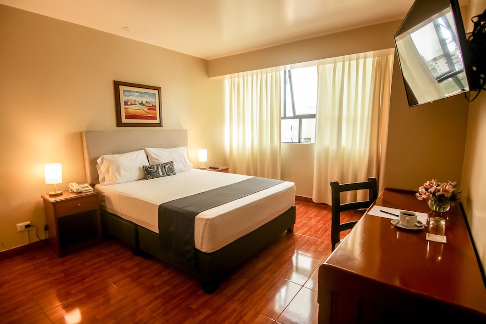 

Roma - Lima - EPIQUS HOTEL