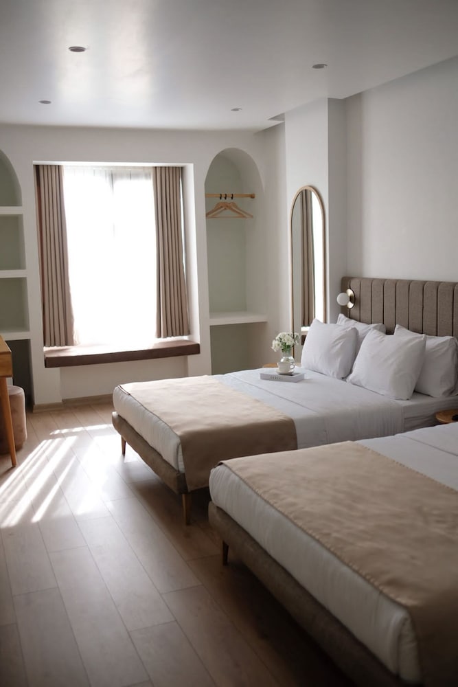 

Bari - Istanbul, New Airport - Meshk Airport Hotel