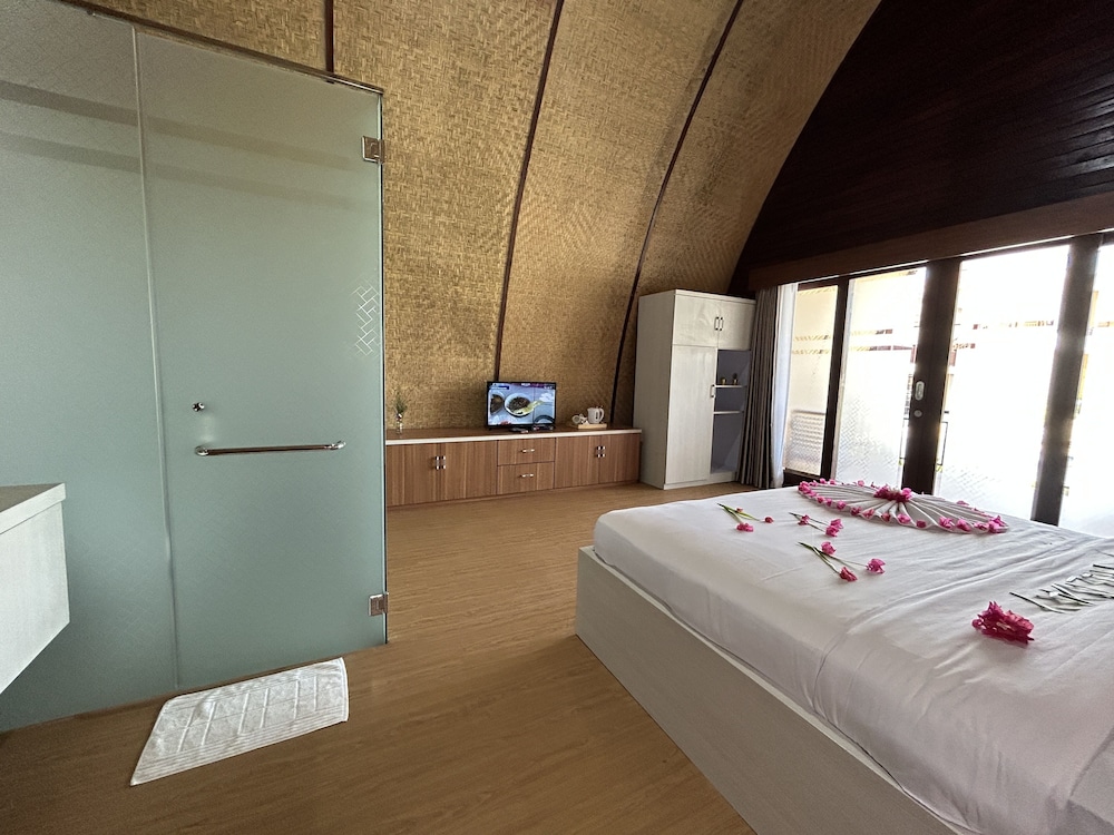

Roma - Lombok - Bayview Beach Resort East Lombok