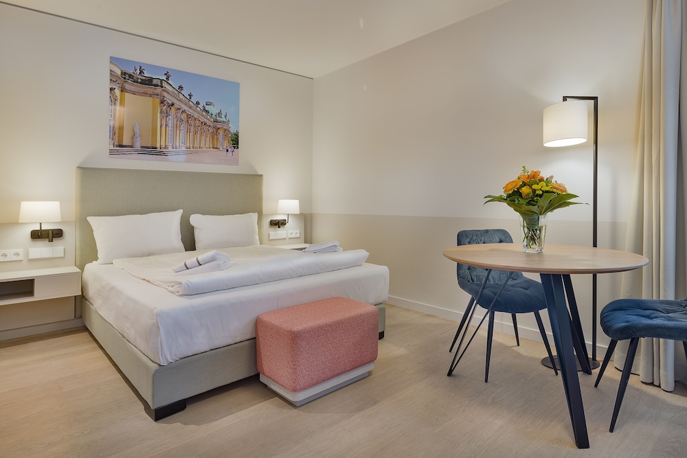 

Roma - Potsdam - Elisapart - Apartments am Sommerschloss