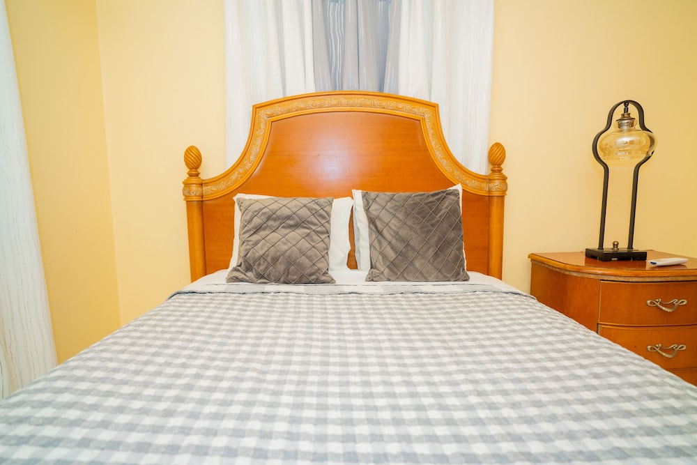 

Napoli - St. John's - Connie's Comfort Suites