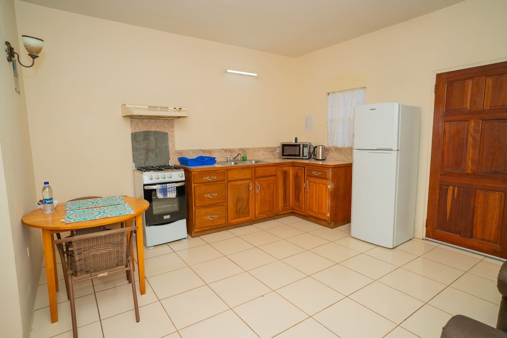 

Verona - St. John's - Connie's Comfort Suites