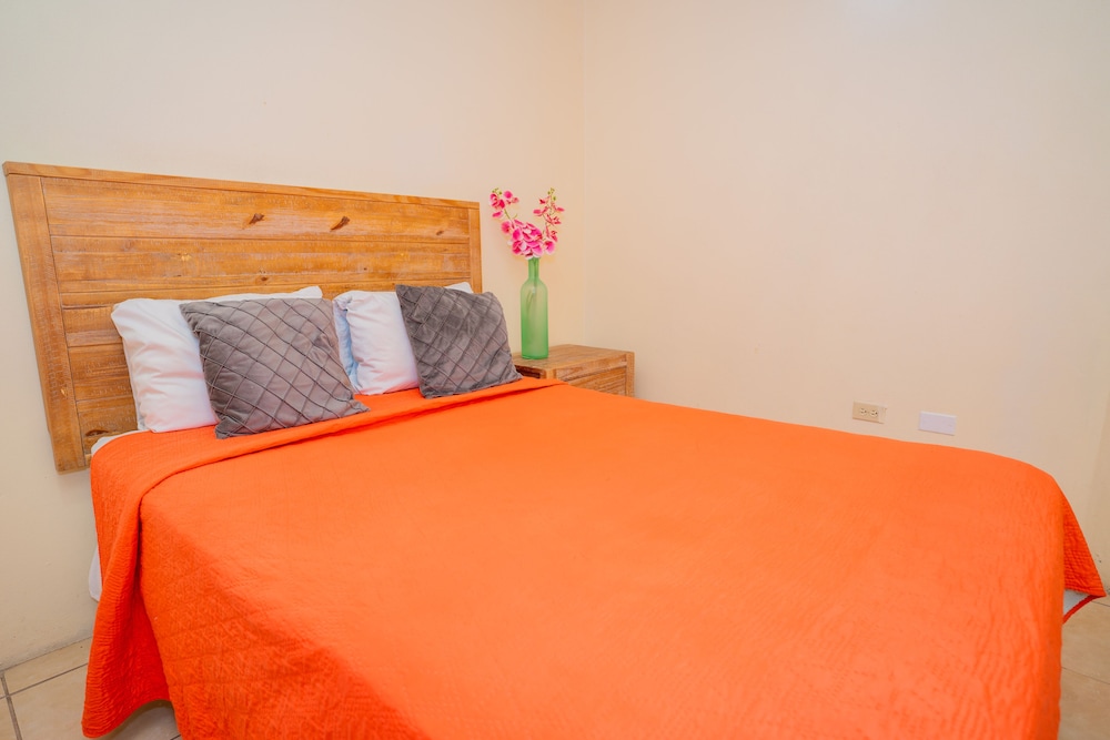 

Roma - St. John's - Connie's Comfort Suites