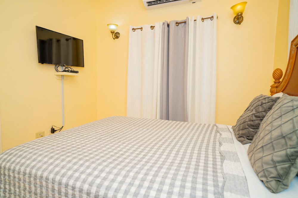 

Venezia - St. John's - Connie's Comfort Suites