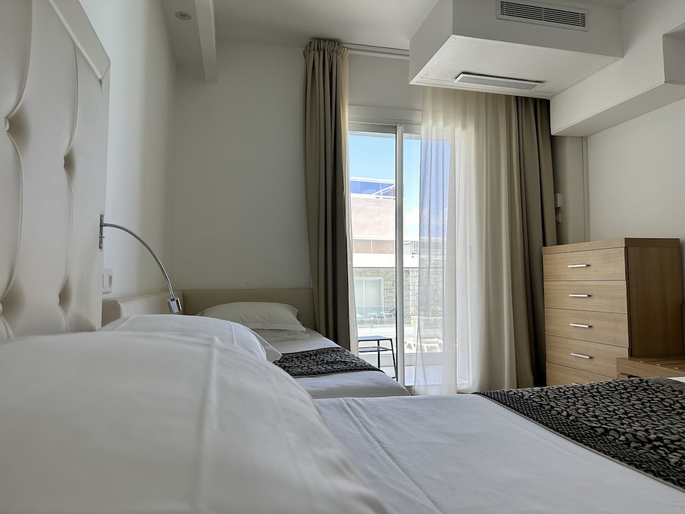 

Milano - Calvi - Hotel Revellata & Spa