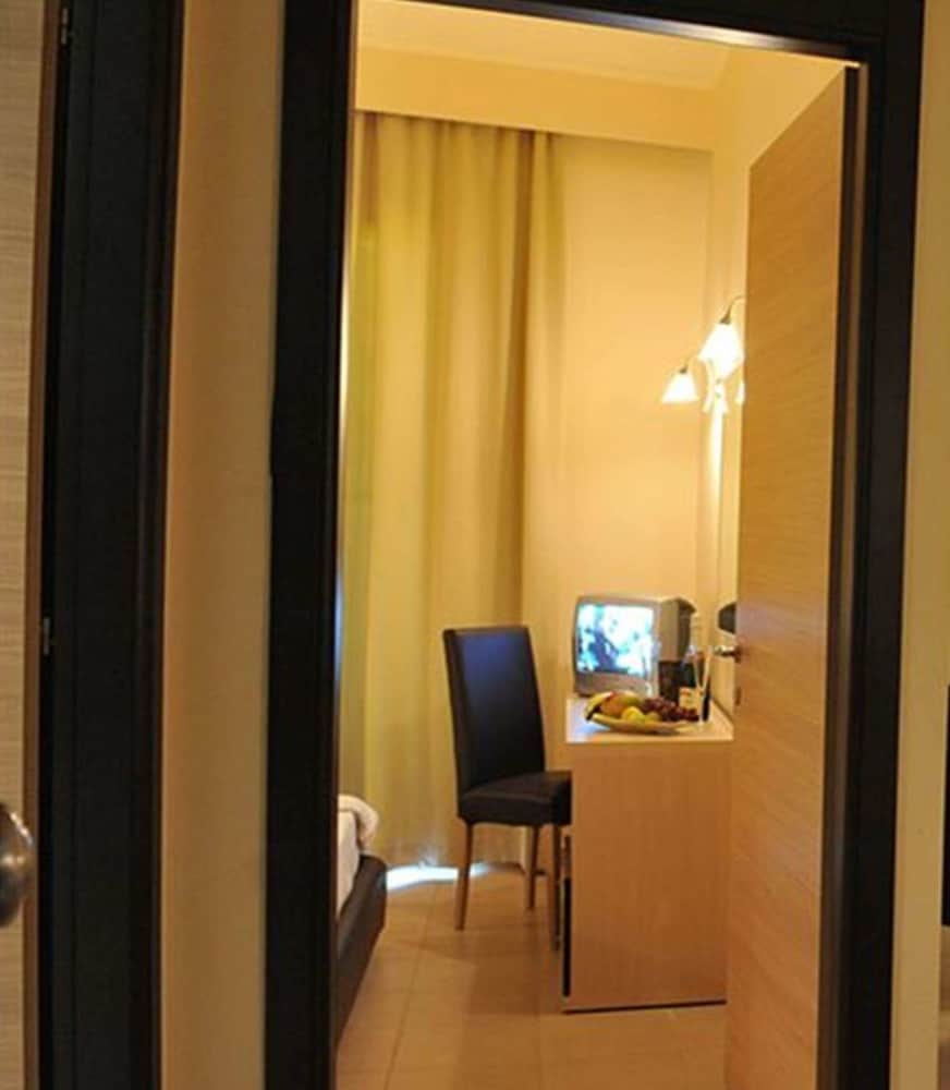 

Pisa - Faliraki - Santa Helena Hotel