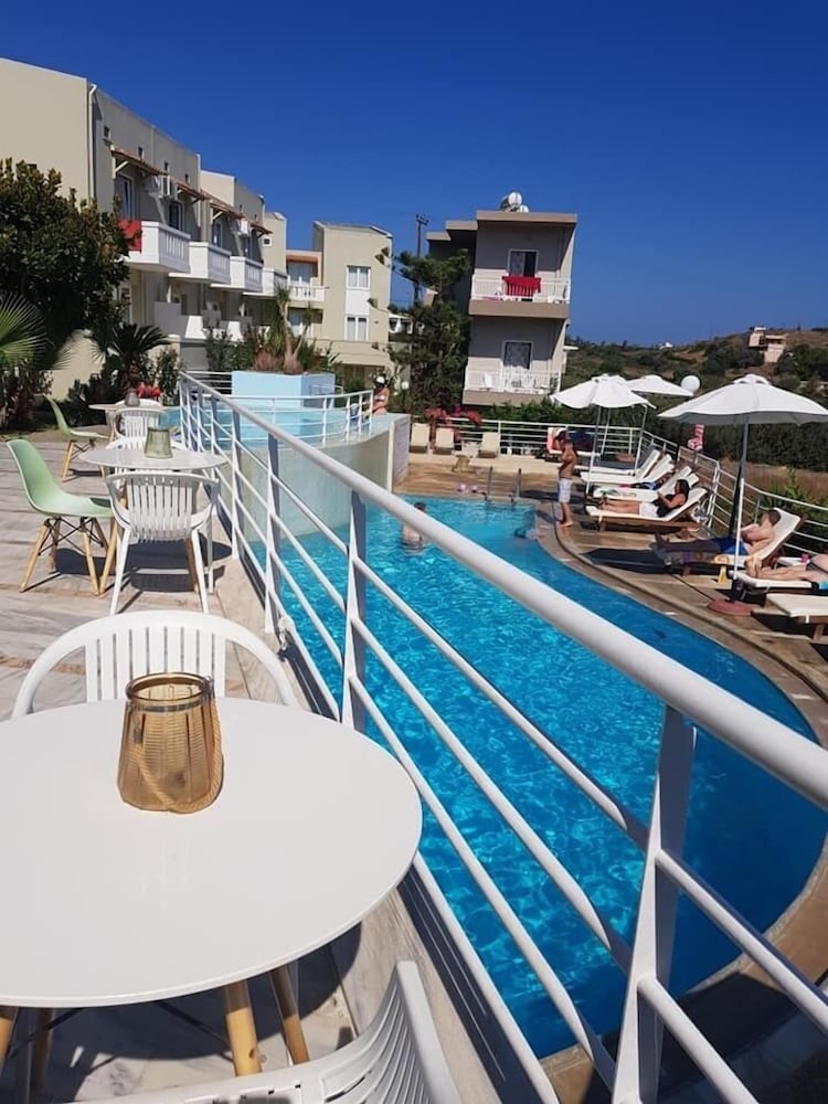 

Milano - Rodhiá - Pelagia Bay Hotel