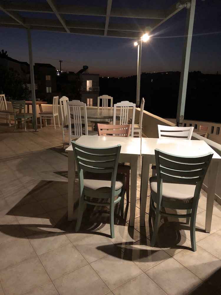 

Milano - Lygaria - Pelagia Bay Hotel