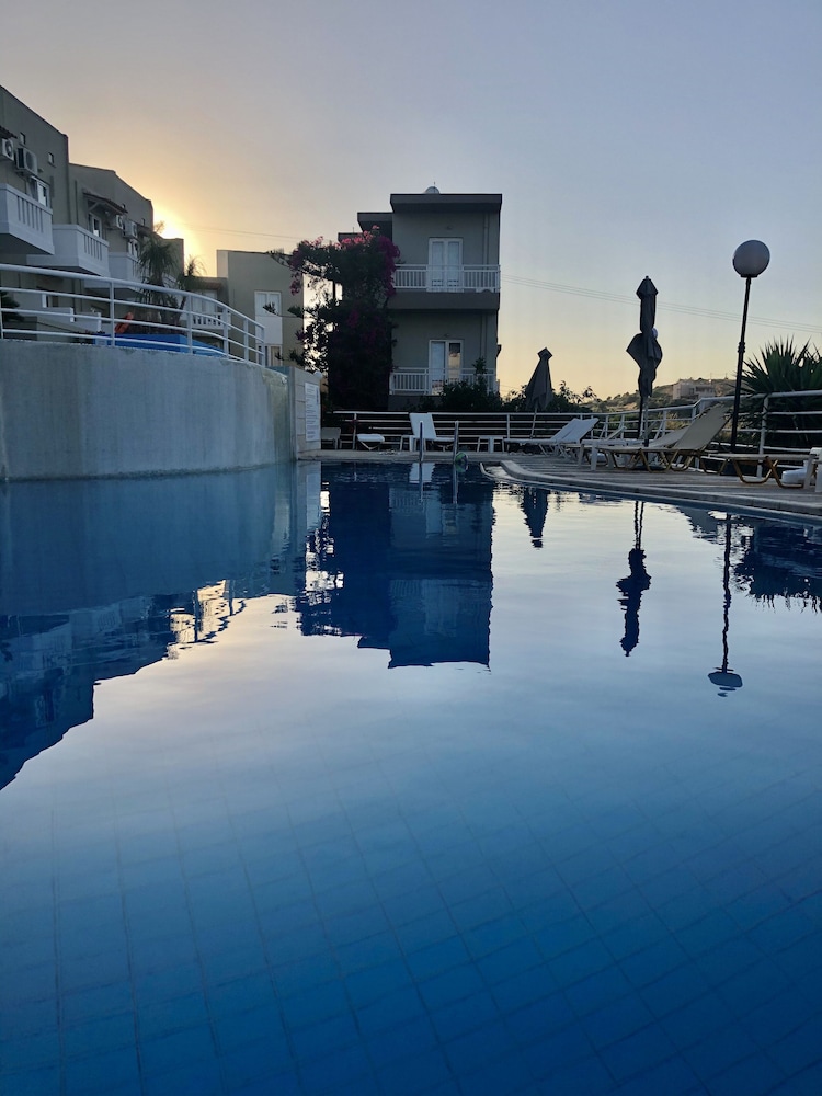

Verona - Agia Pelagia - Creta - Pelagia Bay Hotel