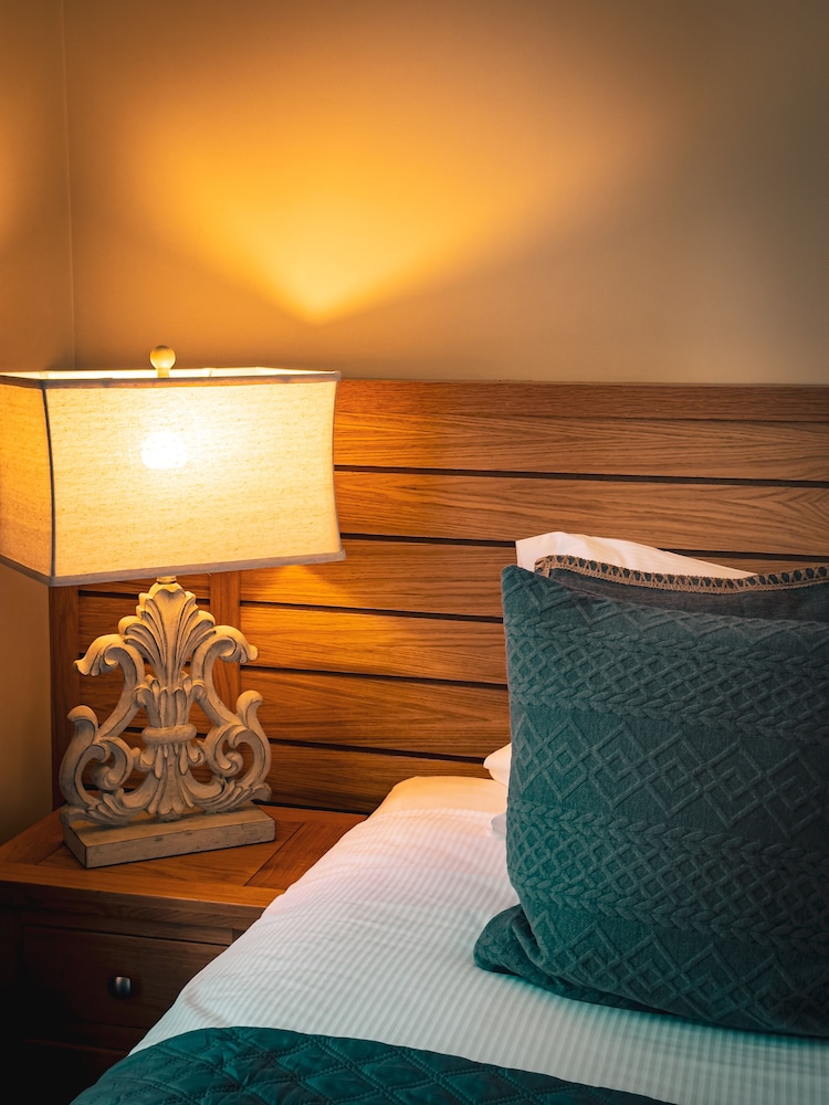 

Bari - Inverness - Glen Mhor Hotel