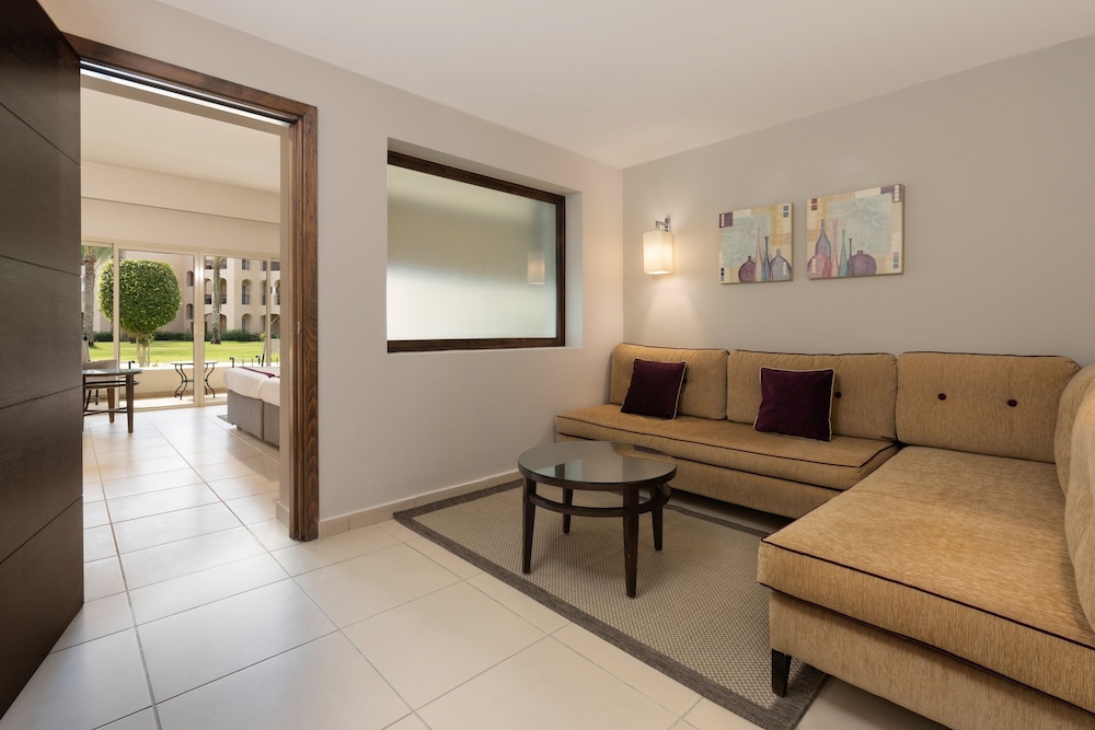 

Milano - Zawiyat Ailat Nuh - Jaz Crystal, Almaza Bay