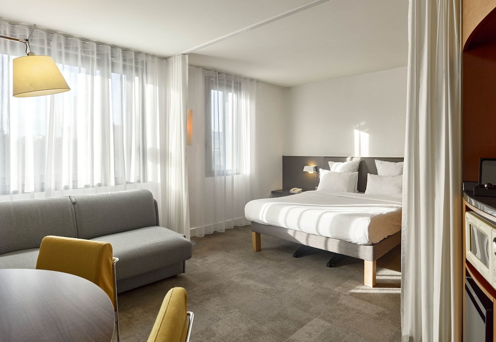 

Roma - Courbevoie - B&B HOTEL Paris Nord 18ème