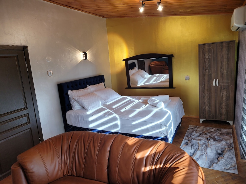 

Milano - Bursa - Sarı Köşk Butik Otel