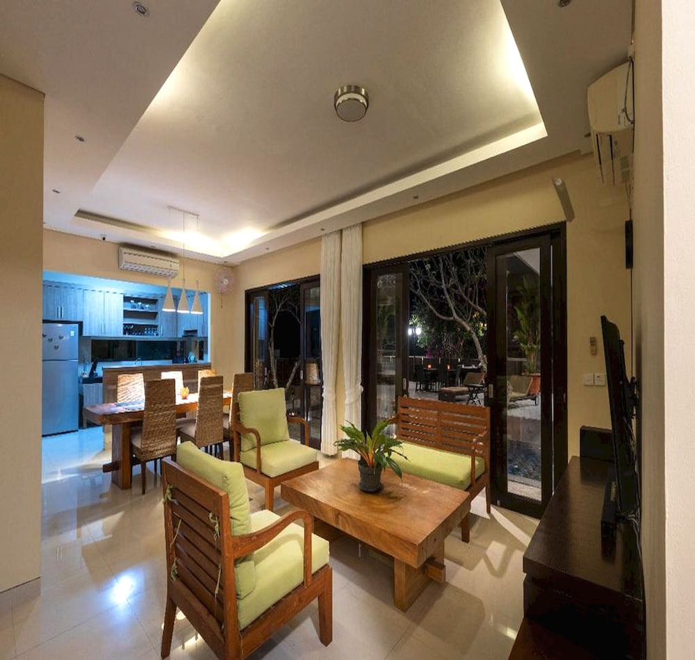 

Milano - Kerobokan - Elegant 6 Bedrooms Luxury Villa Near Pandawa Beach