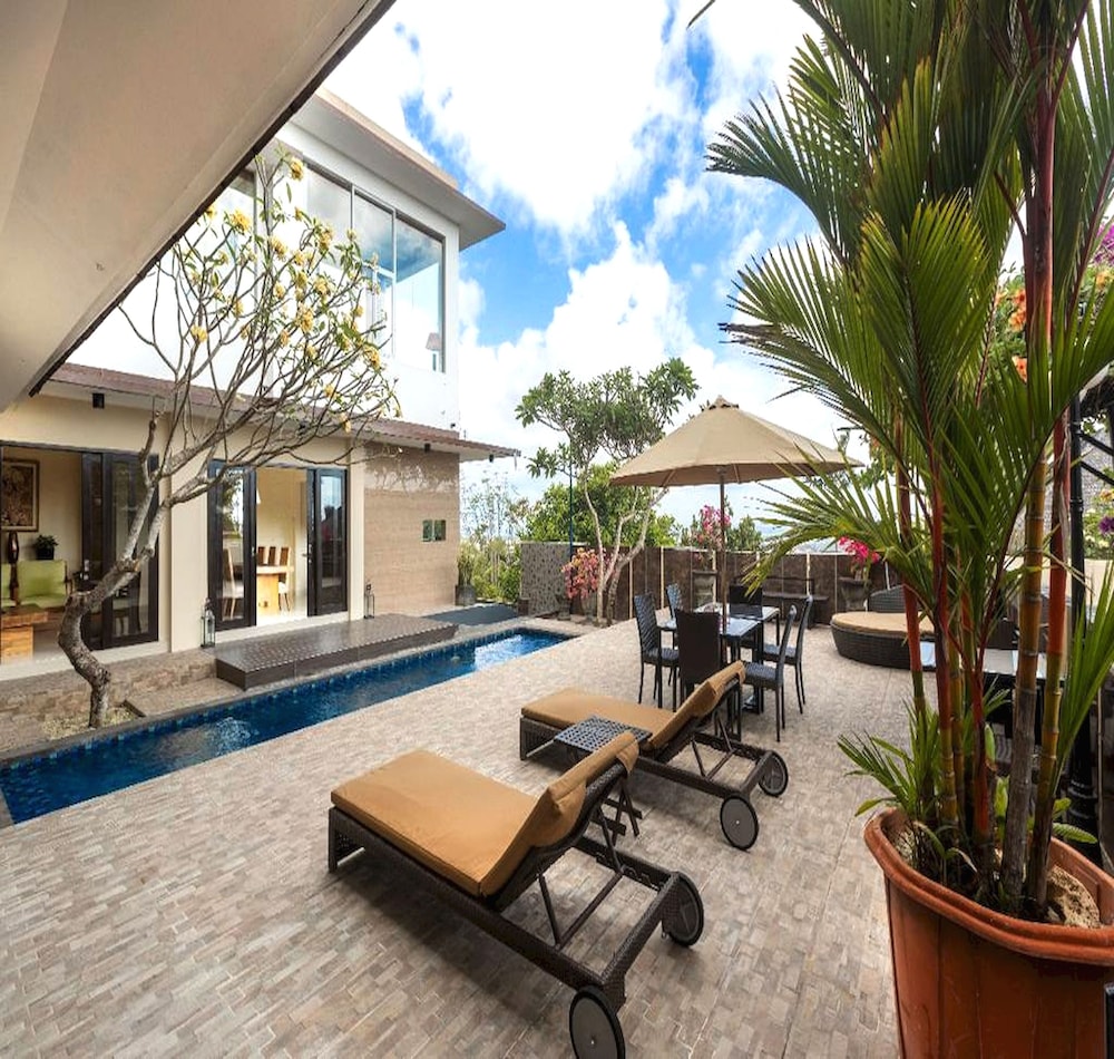 

Genova - Denpasar - Elegant 6 Bedrooms Luxury Villa Near Pandawa Beach
