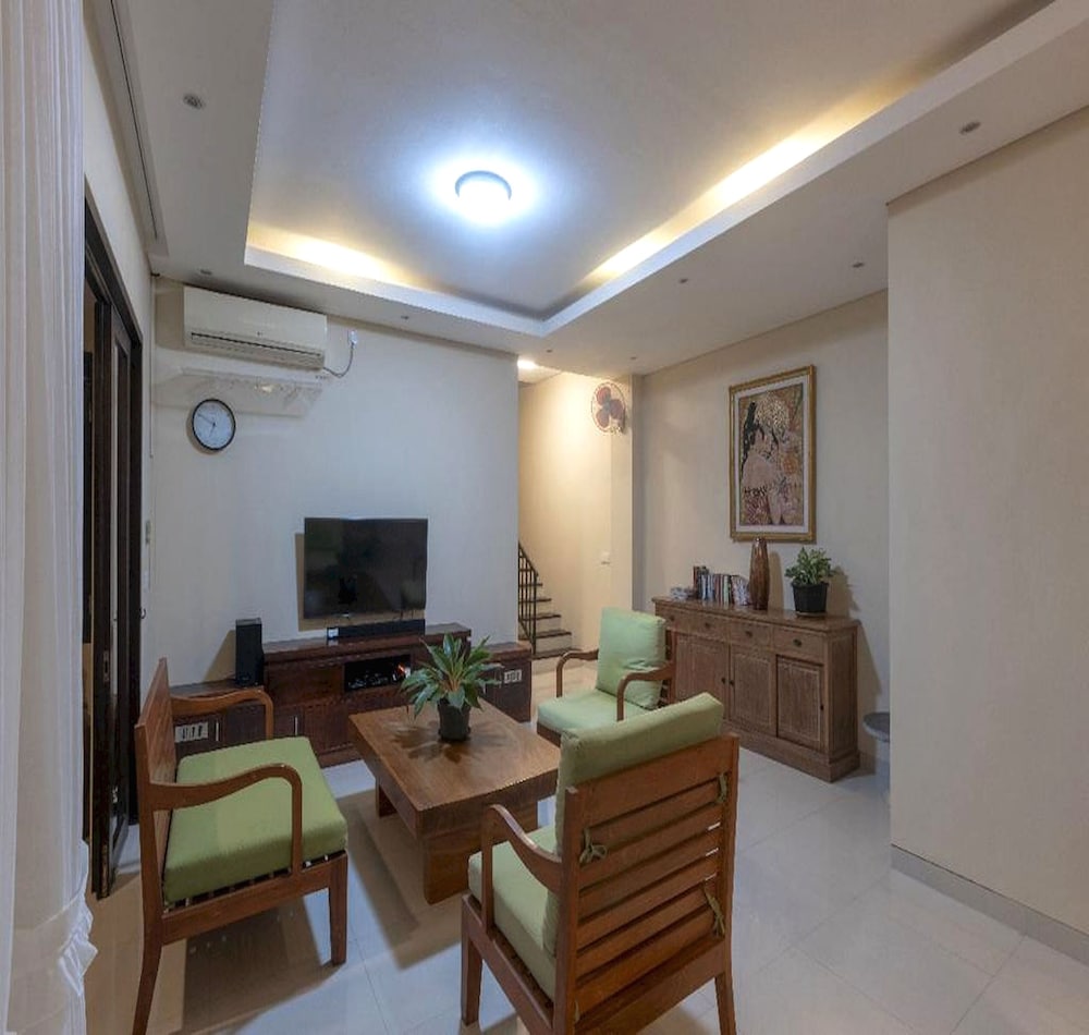 

Milano - Kerobokan - Elegant 6 Bedrooms Luxury Villa Near Pandawa Beach