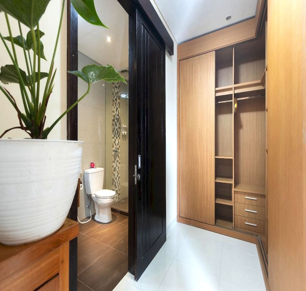 

Palermo - Kerobokan - Elegant 6 Bedrooms Luxury Villa Near Pandawa Beach