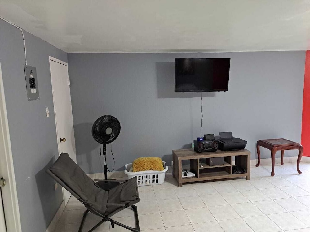 

Bologna - Montego Bay - Iron-Shore Apartments
