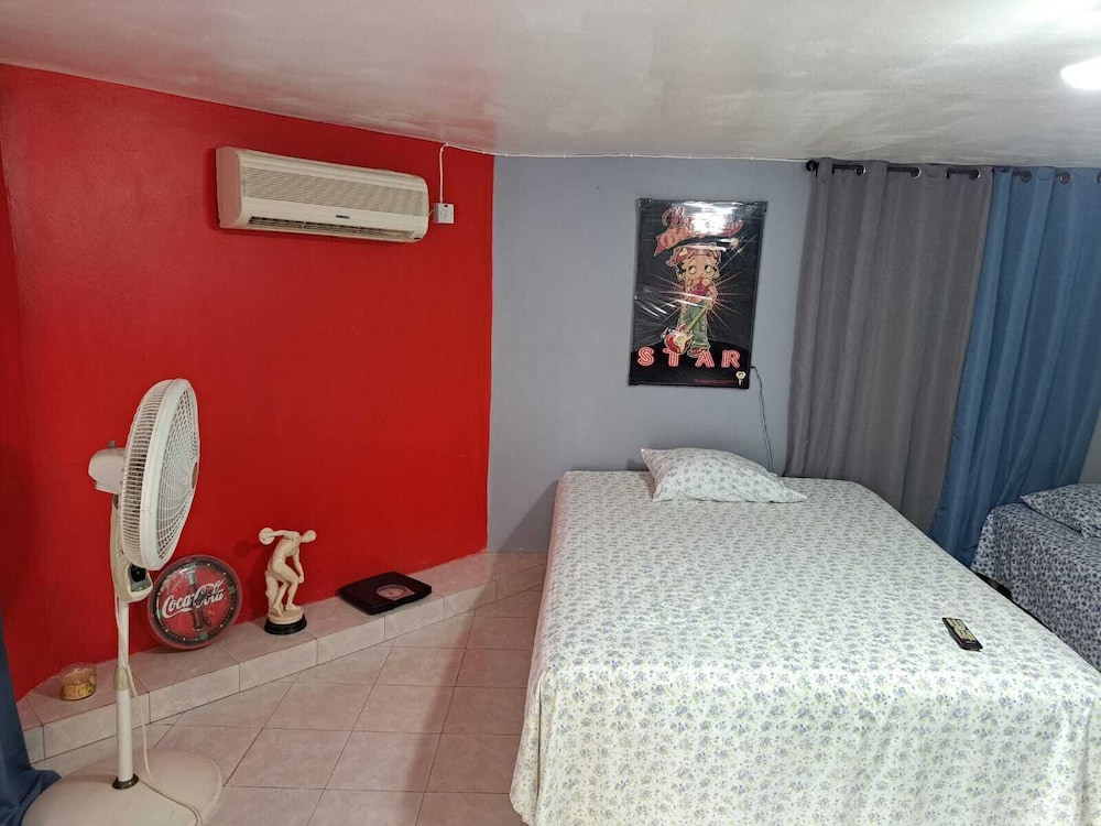 

Verona - Montego Bay - Iron-Shore Apartments