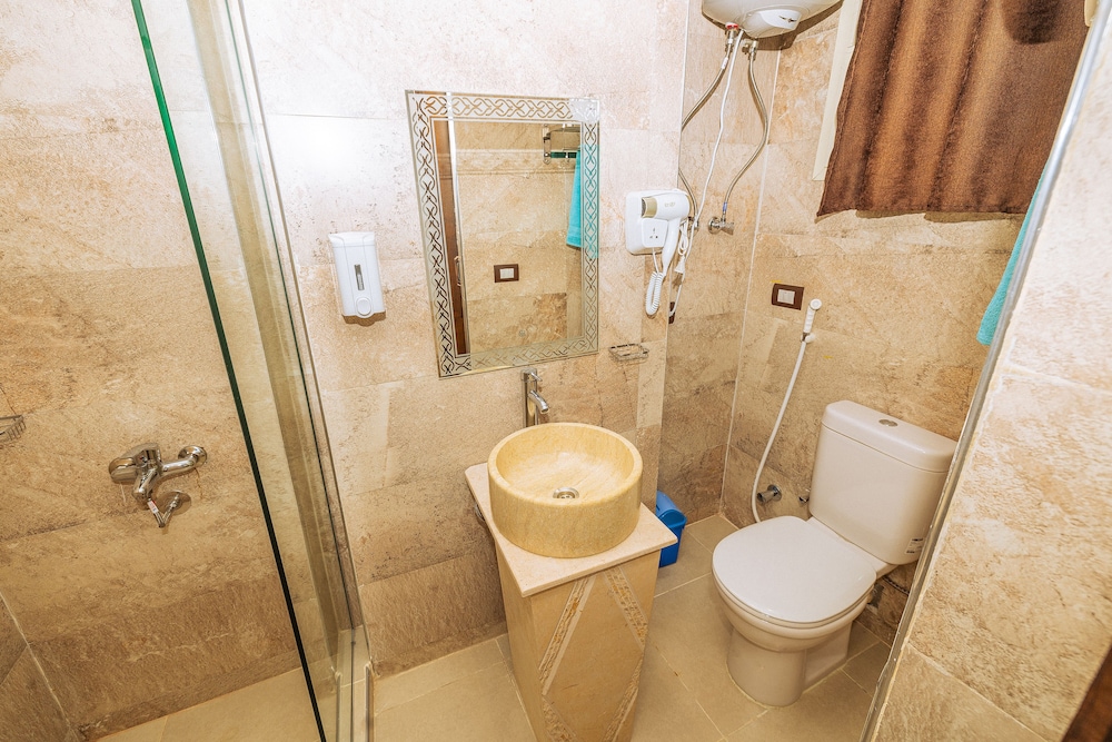 

Brindisi - Giza - White Pyramids inn