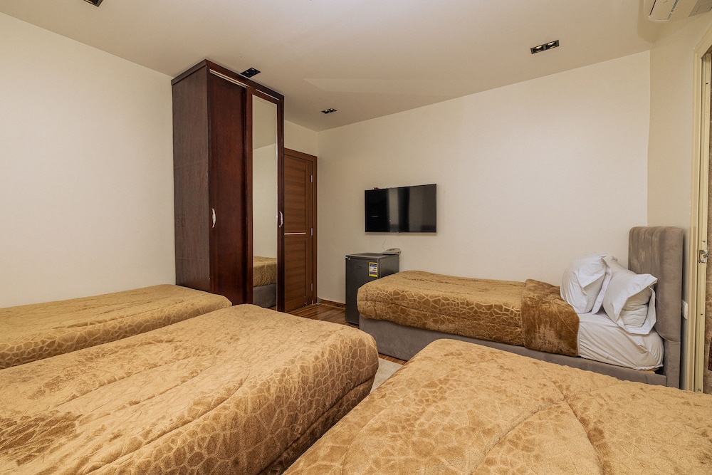 

Milano - Giza - White Pyramids inn