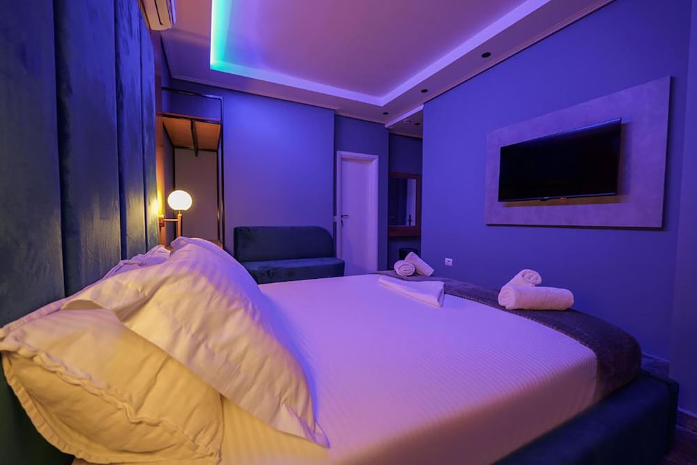 

Venezia - Ksamil - Hotel Piramida