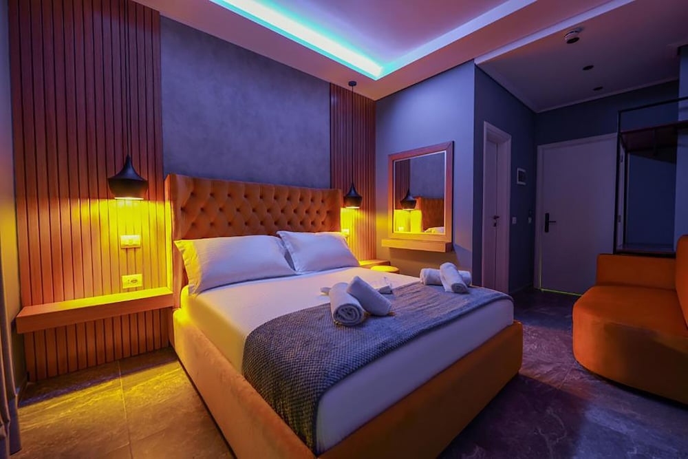 

Bari - Ksamil - Hotel Piramida