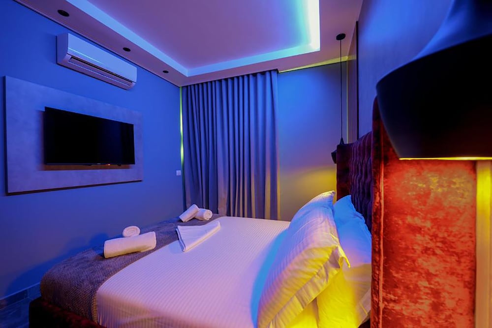 

Torino - Ksamil - Hotel Piramida