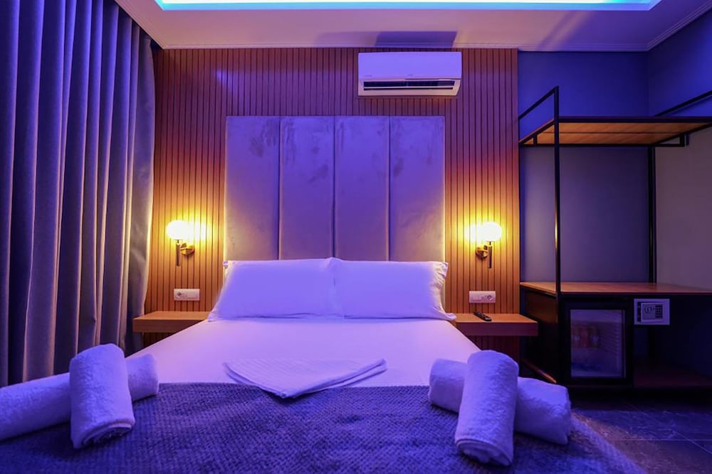 

Bari - Ksamil - Hotel Piramida