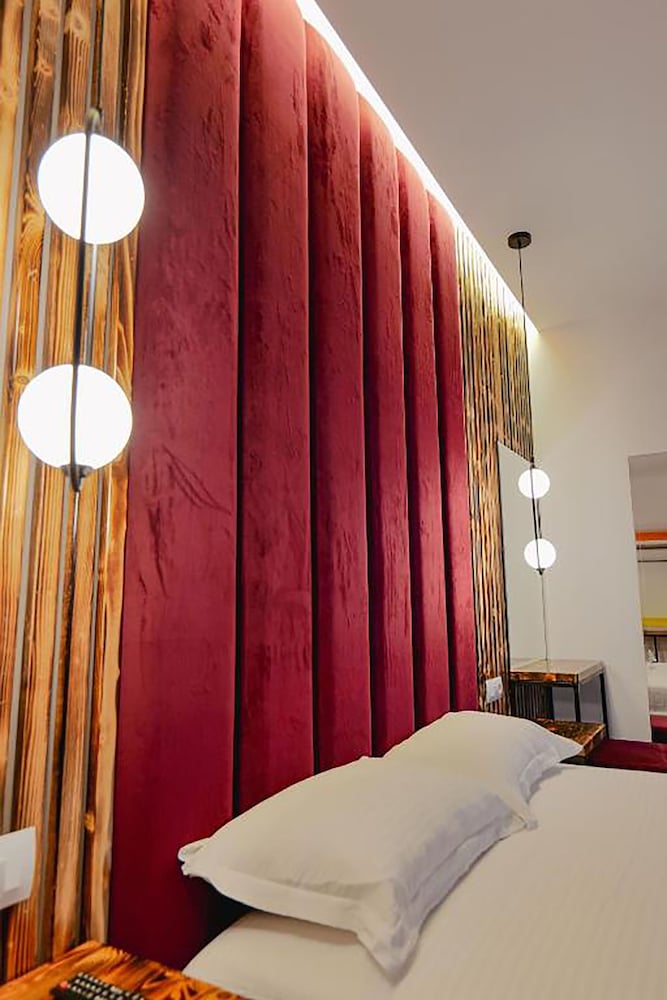 

Verona - Ksamil - Hotel Piramida