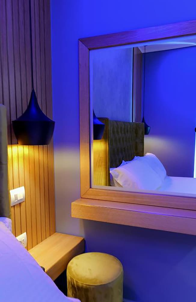 

Torino - Ksamil - Hotel Piramida