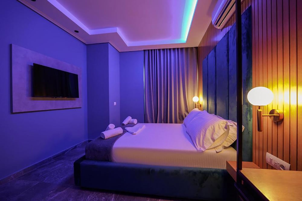 

Brindisi - Ksamil - Hotel Piramida