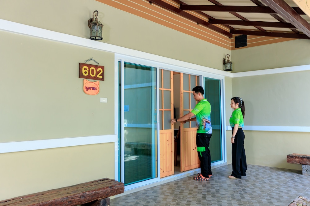 

Roma - Khlong Thom - Saline Hot Spring Resort