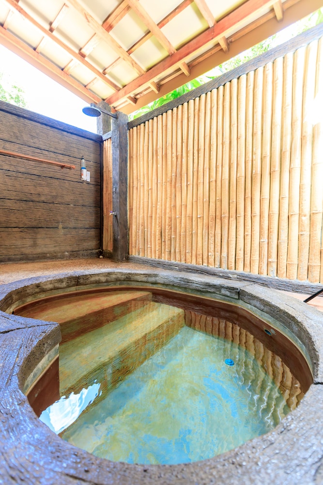 

Roma - Khlong Thom - Saline Hot Spring Resort