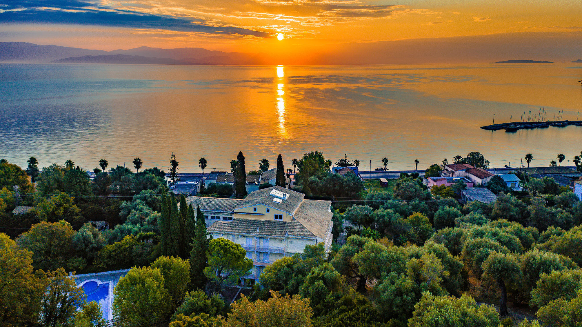 

Pisa - Barbati - Ipsos Beach Hotel