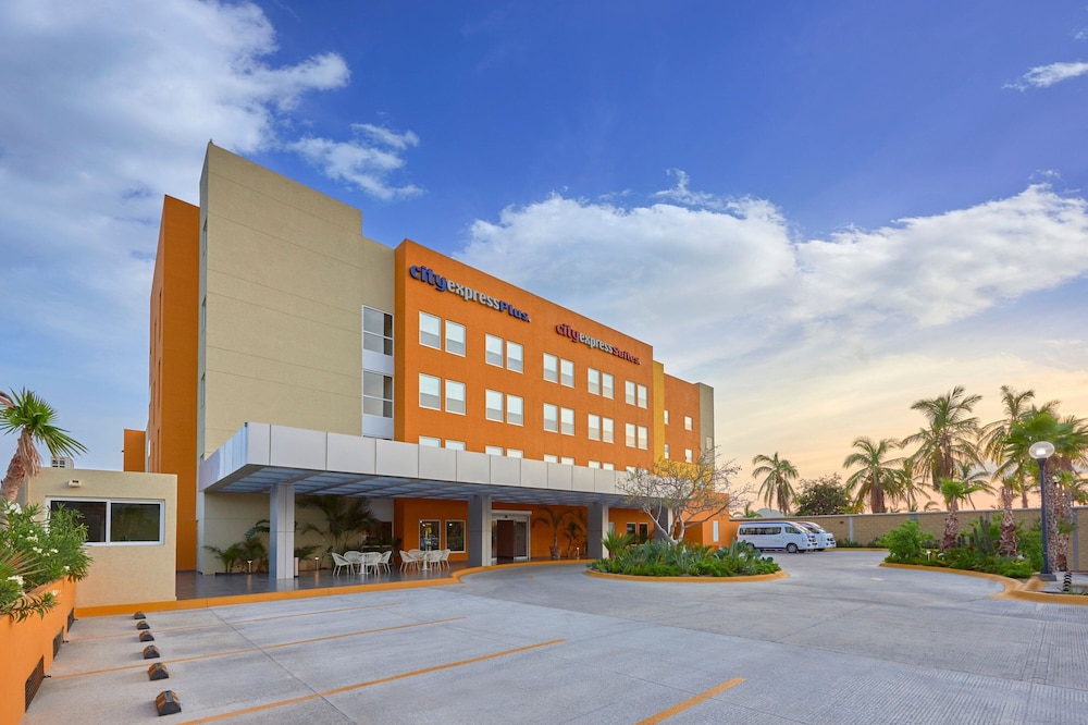 

Milano - Cabo San Lucas - City Express Plus by Marriott Cabo San Lucas