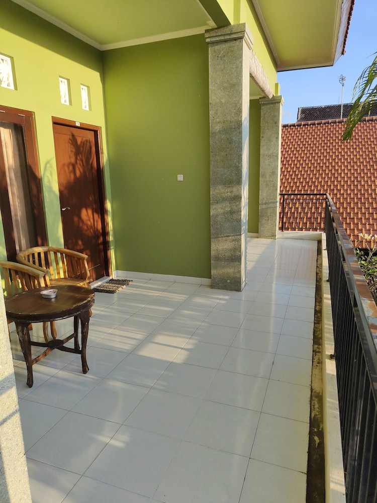 

Roma - Legian Beach - Berlian Inn Kuta Beach