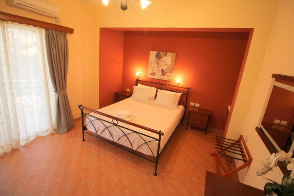 

Pisa - Sarandë - Hotel Oskar