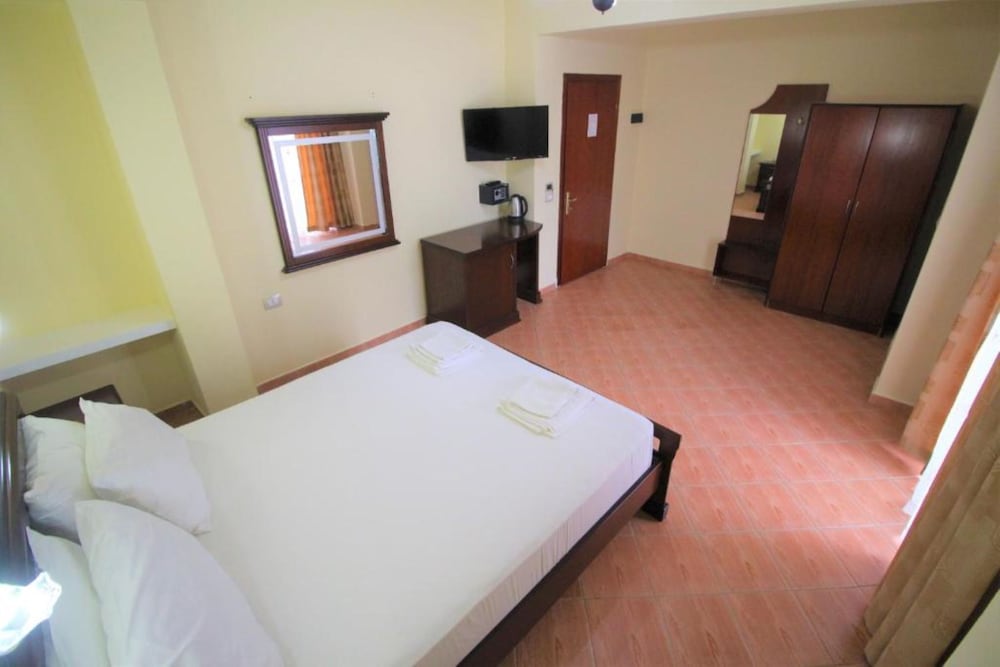 

Palermo - Sarandë - Hotel Oskar