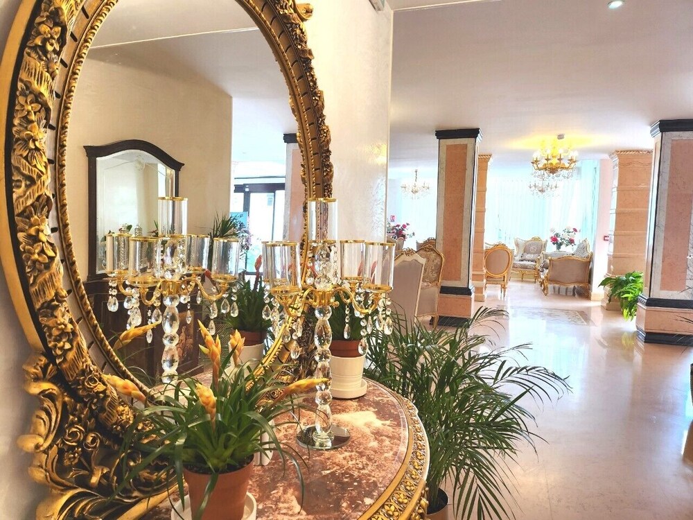 

Verona - Rungis - HOTEL ROYAL Paris Ivry