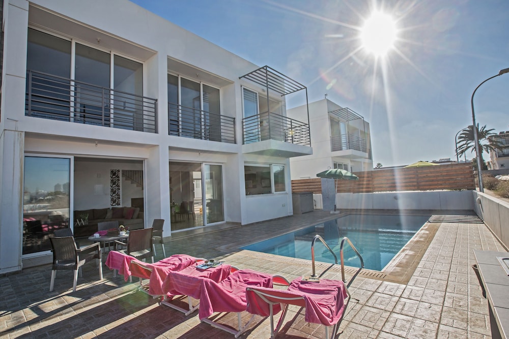 

Milano - Paralimni - Protaras Pearl Villa Pe16