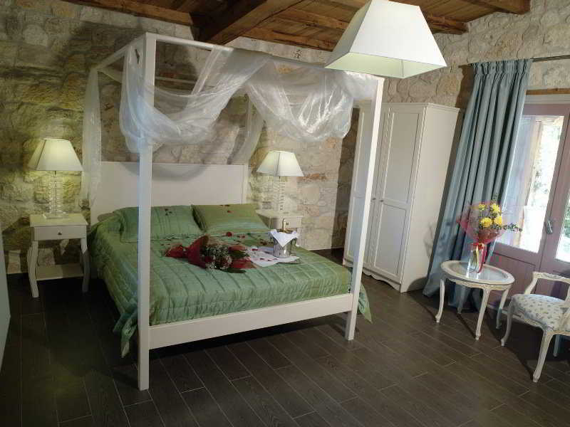 

Napoli - Néa Fókaia - Petrino Suites