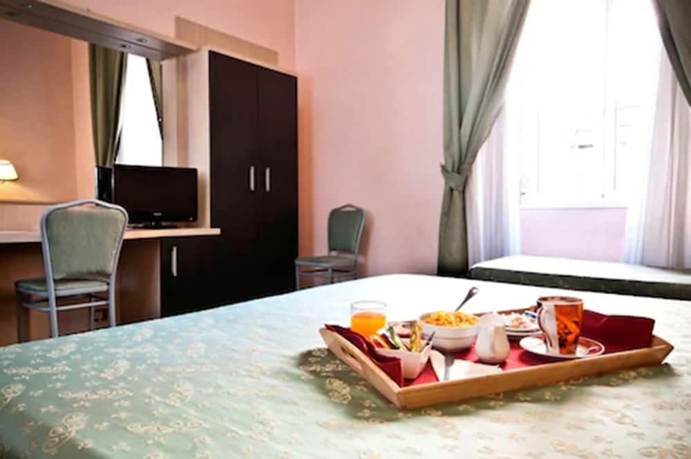 

Catania - Roma - Hotel Priscilla