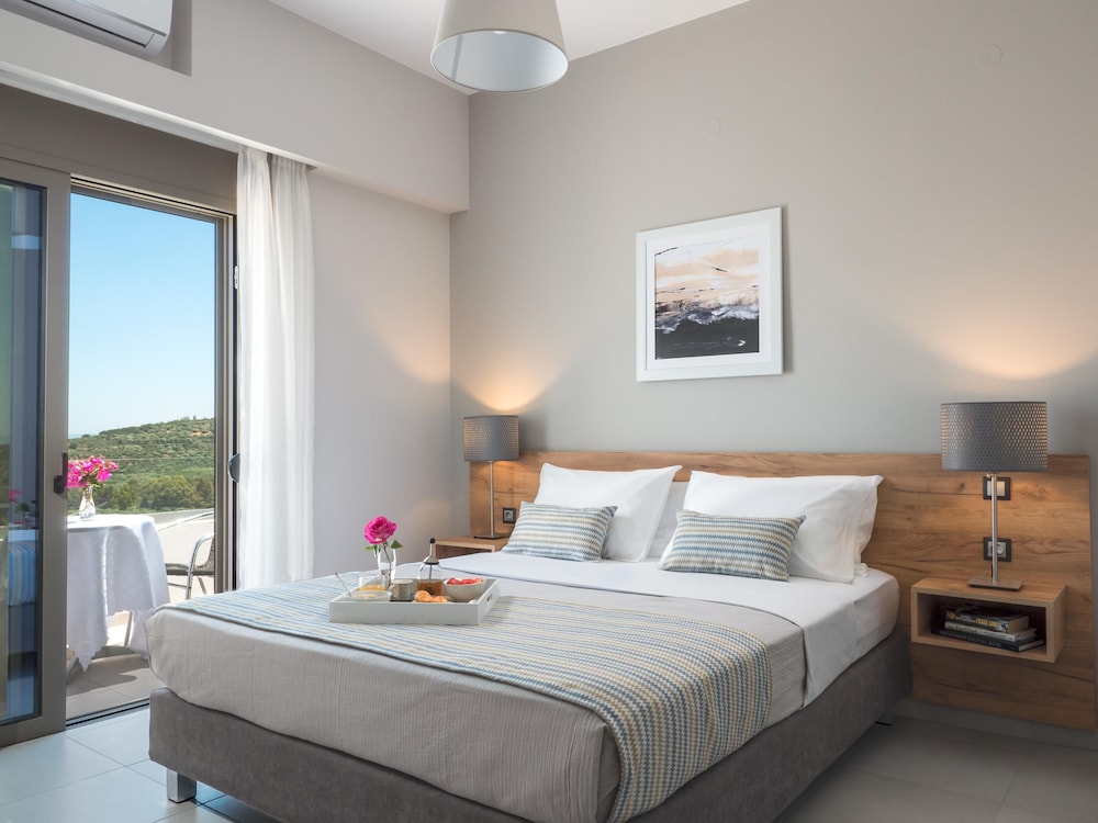 

Cagliari - Kolimbari - Dempla Heights Villas