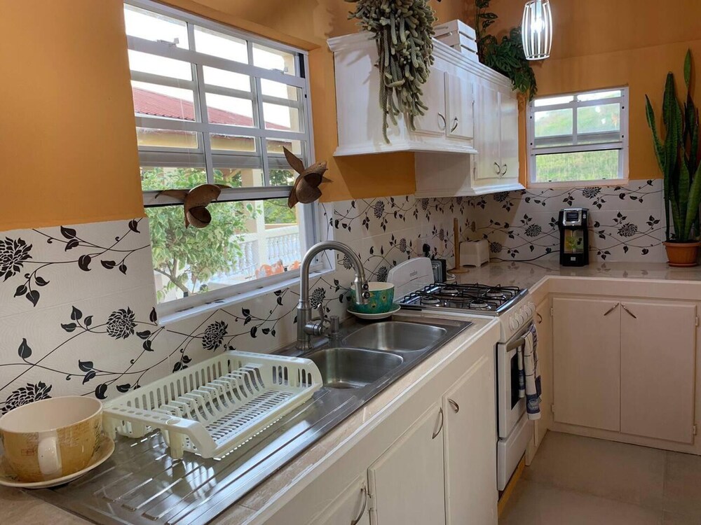

Bologna - Soufriere - Story Villa, 2 Bedrooms With Mountain & Ocean View