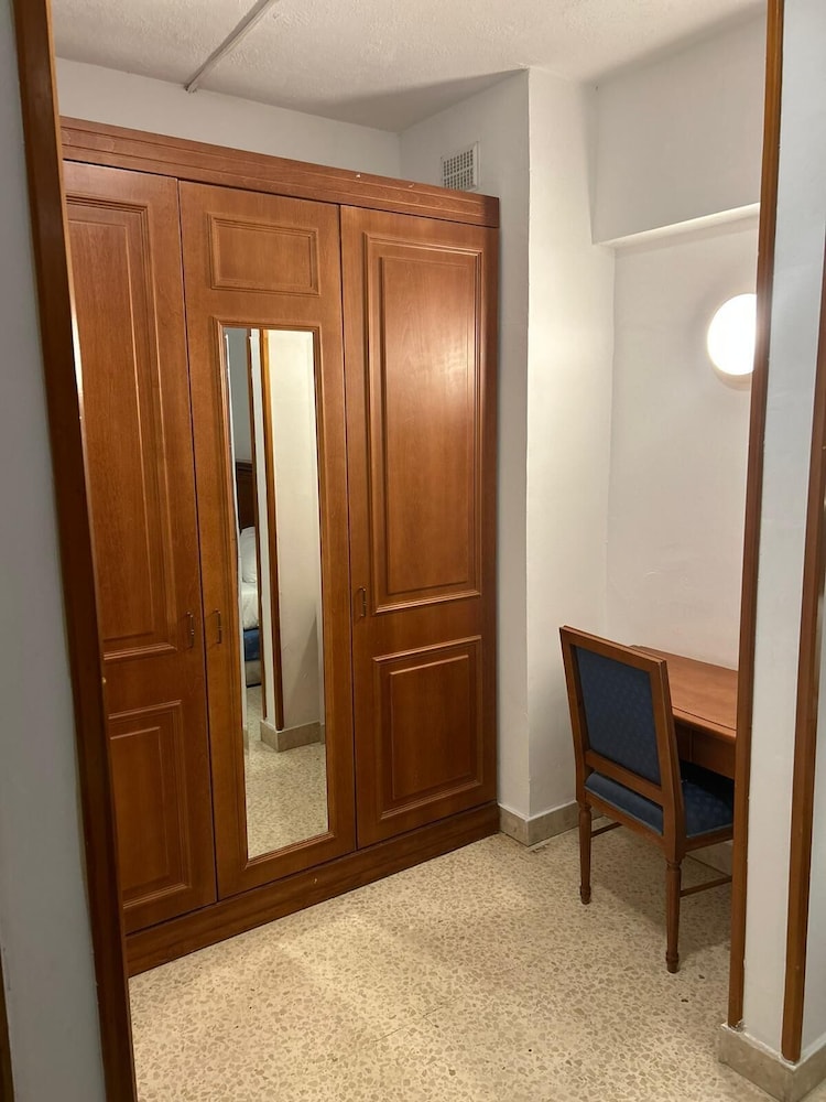 

Napoli - St. Julianʼs - The St. George’s Park Hotel