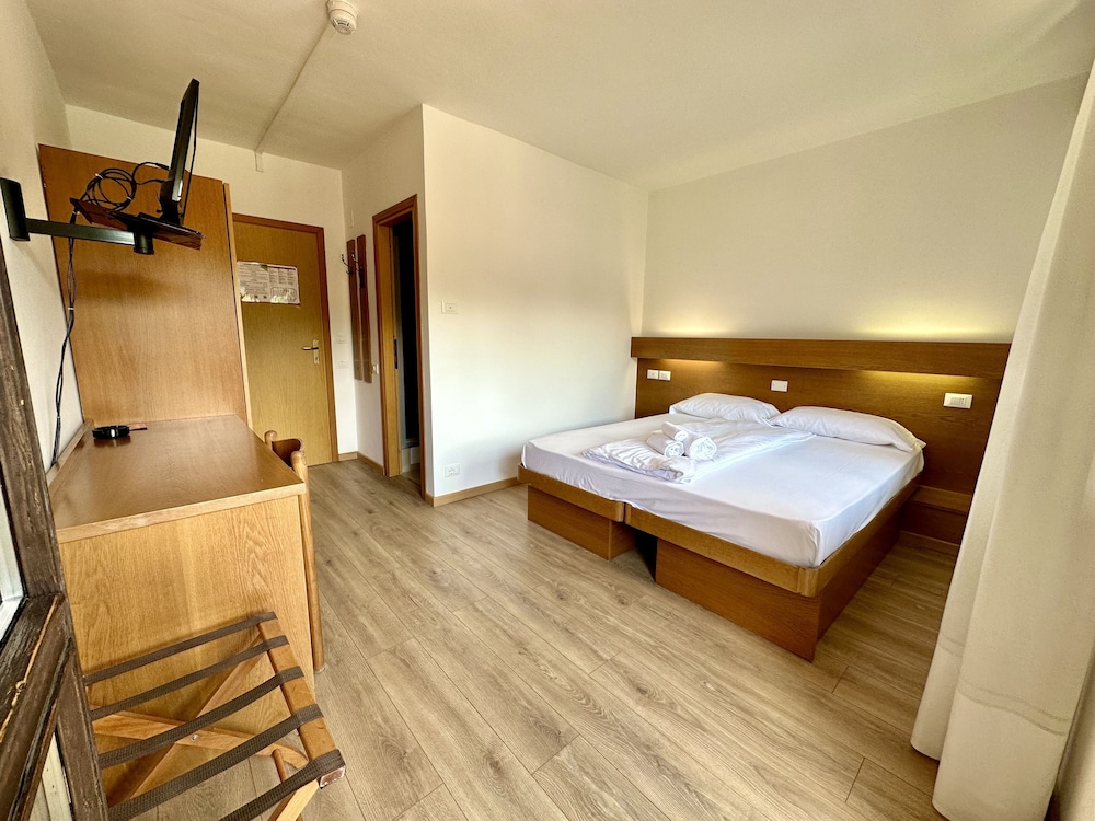 

Lamezia Terme - Pinzolo - Hotel Ferrari