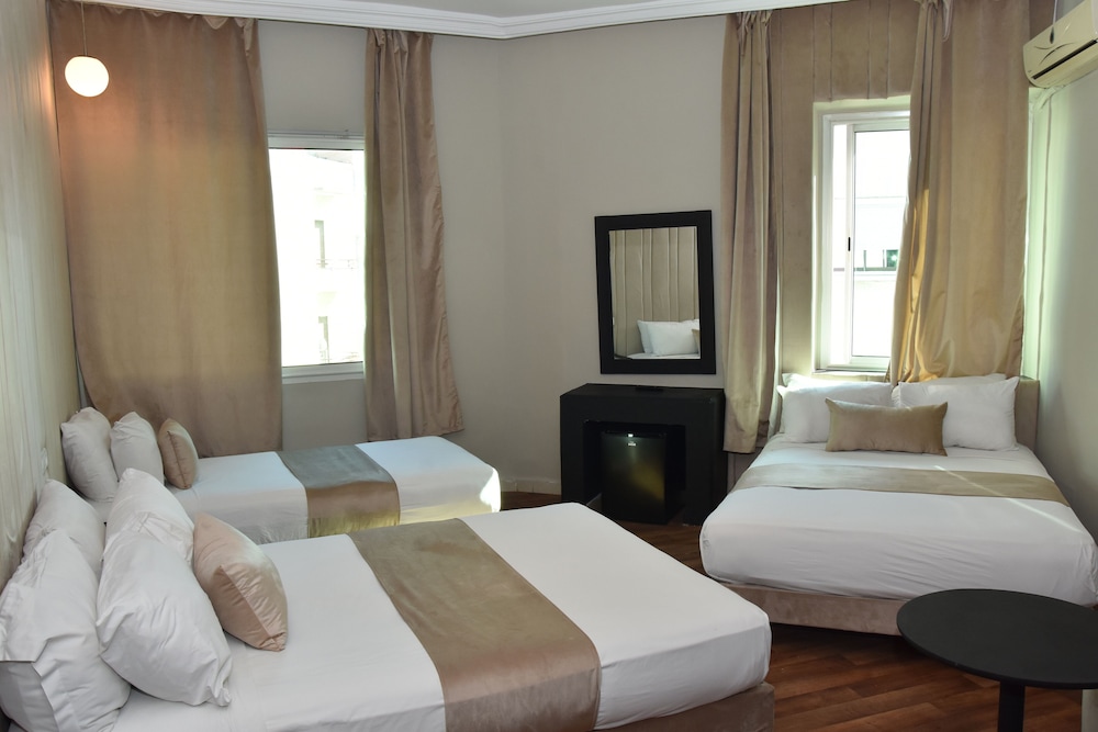 

Catania - Casablanca - Cadé Hotel