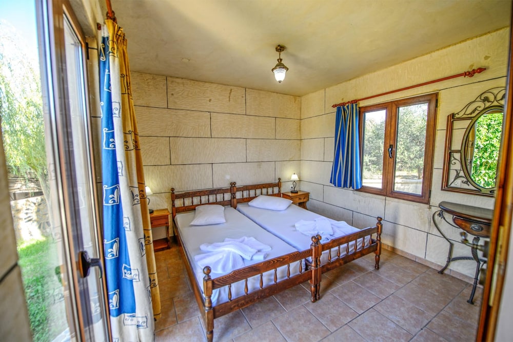 

Milano - Kissamos - Anemomili Village