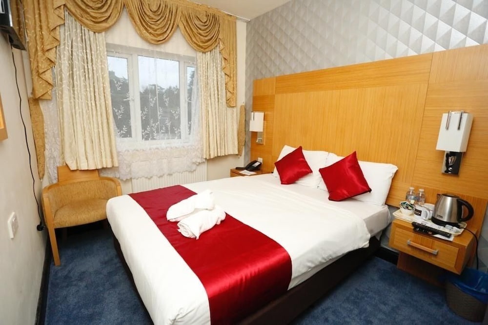 

Napoli - Crawley - Acorn Lodge Hotel Gatwick & Parking